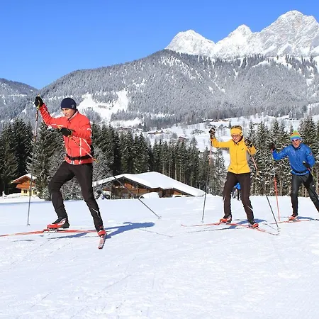 Hotel Pension Residence 招待所 3*