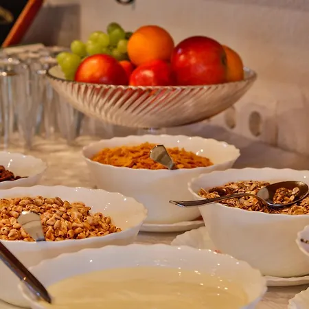 Hotel Pension Residence 招待所 3*